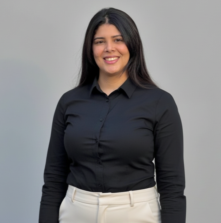 Kely Barros de Rondonopolis, Mato Grosso confundadora e COO da Agência Qavah, comunicação visual e impressão digital. Kely, também é responsável pelo setor de desenvolvimento de site e trafego pago.